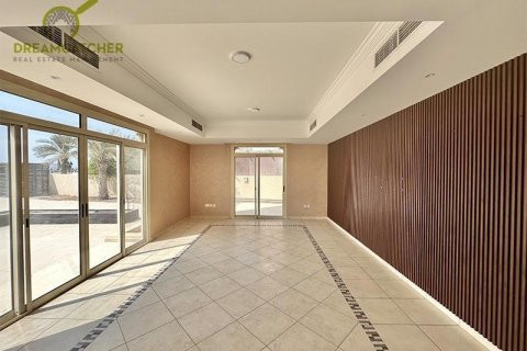 Villa sa Al Hamra Village, Ras Al Khaimah, UAE 5 silid-tulugan, 1207.7 sq.m. № 588804 - larawan 10