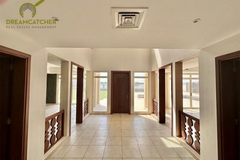 Villa sa Al Hamra Village, Ras Al Khaimah, UAE 5 silid-tulugan, 1207.7 sq.m. № 588804 - larawan 7