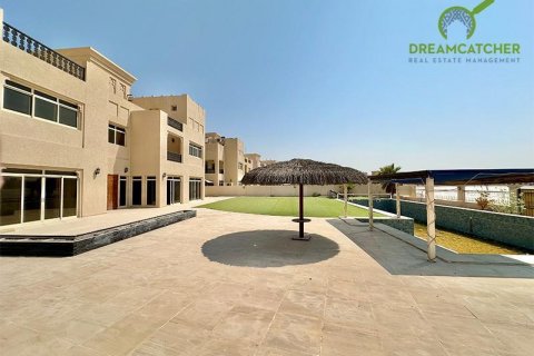 Villa sa Al Hamra Village, Ras Al Khaimah, UAE 5 silid-tulugan, 1207.7 sq.m. № 588804 - larawan 6
