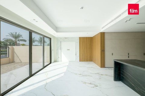 Vilë në Dubai, Emiratet e Bashkuara Arabe 3 dhoma gjumi, 219.9 m2. № 621352 - Foto 6