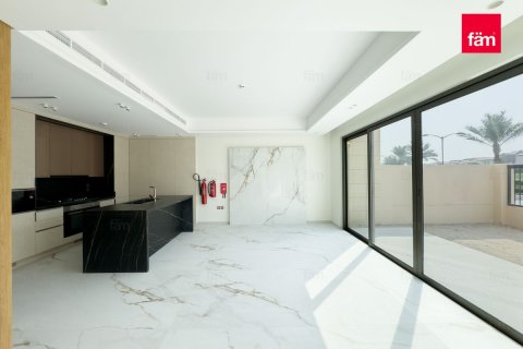 Vilë në Dubai, Emiratet e Bashkuara Arabe 3 dhoma gjumi, 219.9 m2. № 621352 - Foto 2
