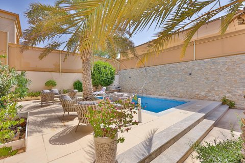 Vilë në Abu Dhabi, Emiratet e Bashkuara Arabe 5 dhoma gjumi, 592 m2. № 614998 - Foto 4