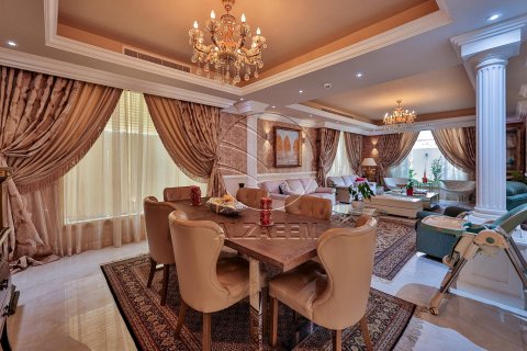 Vilë në Abu Dhabi, Emiratet e Bashkuara Arabe 5 dhoma gjumi, 592 m2. № 614998 - Foto 9