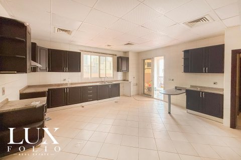 Al Barsha, Dubai, UAE의 임대용 빌라 침실 5개, 354제곱미터 번호 628395 - 사진 8
