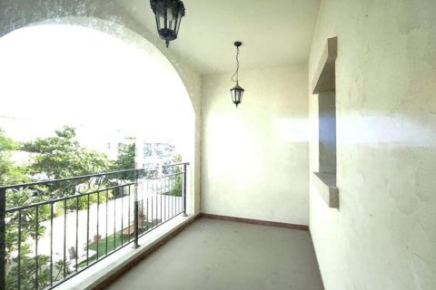 Townhouse in Al Salam Street, Abu Dhabi, UAE 3 bedrooms, 347 sq.m. № 594021 - photo 6