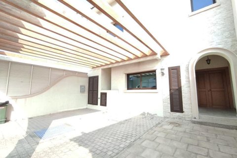 Townhouse in Al Salam Street, Abu Dhabi, UAE 3 bedrooms, 347 sq.m. № 594021 - photo 8