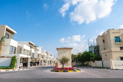 Townhouse in Al Salam Street, Abu Dhabi, UAE 3 bedrooms, 347 sq.m. № 594021 - photo 1