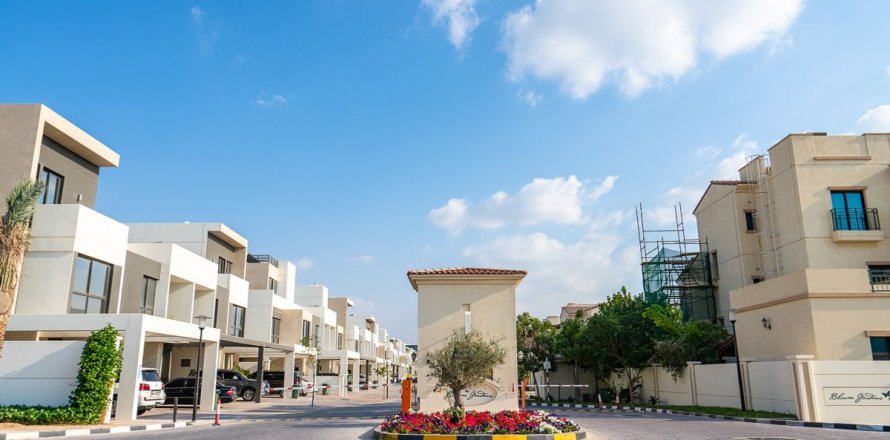 Townhouse in Al Salam Street, Abu Dhabi, UAE 3 bedrooms, 347 sq.m. № 594021