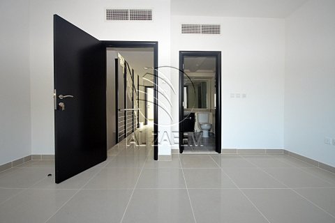 Villa sa Al Reef, Abu Dhabi, UAE 3 silid-tulugan, 225 sq.m. № 616008 - larawan 5