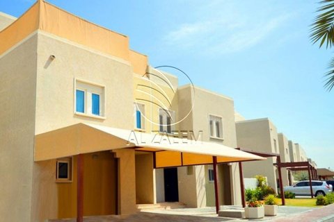 Villa sa Al Reef, Abu Dhabi, UAE 3 silid-tulugan, 225 sq.m. № 616008 - larawan 1