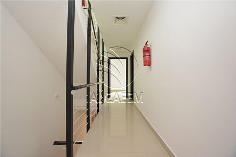 Villa sa Al Reef, Abu Dhabi, UAE 3 silid-tulugan, 225 sq.m. № 616008 - larawan 9