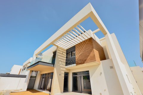 Villa on the Yas Island, Abu Dhabi, UAE 4 bedrooms, 599 sq.m. № 615604 - photo 1