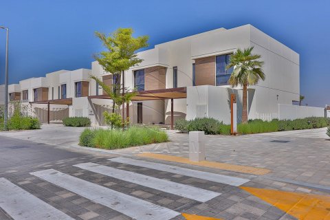Vilë në Yas Island, Abu Dhabi, Emiratet e Bashkuara Arabe 3 dhoma gjumi, 325 m2. № 615609 - Foto 1