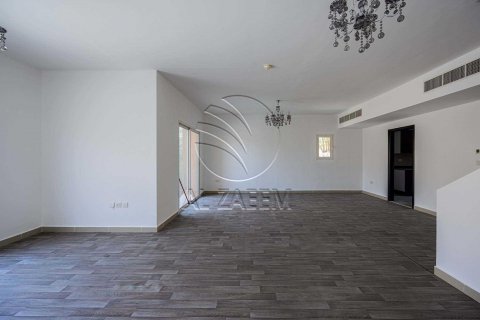 Villa en alquiler en Al Reef, Abu Dhabi, EAU 5 dormitorios, 273 m2 № 615605 - foto 4