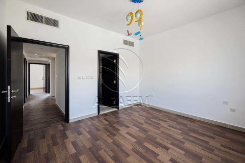 Villa en alquiler en Al Reef, Abu Dhabi, EAU 5 dormitorios, 273 m2 № 615605 - foto 18