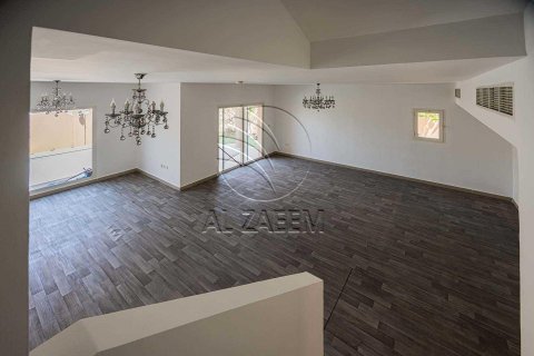 Villa en alquiler en Al Reef, Abu Dhabi, EAU 5 dormitorios, 273 m2 № 615605 - foto 8