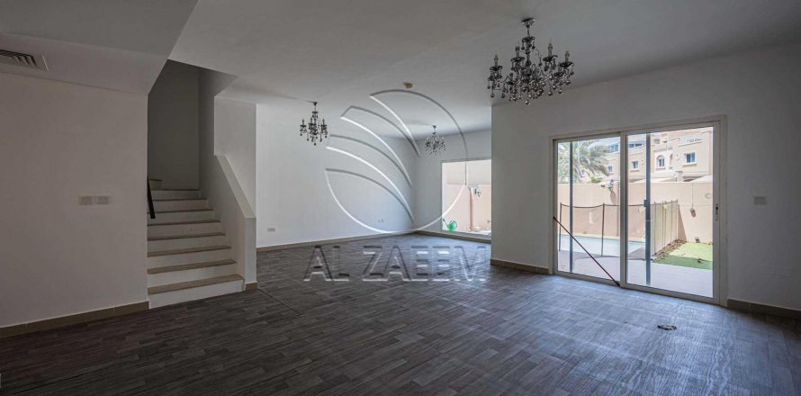 Villa en Al Reef, Abu Dhabi, EAU 5 dormitorios, 273 m² № 615605
