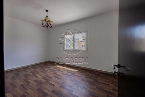 Villa en alquiler en Al Reef, Abu Dhabi, EAU 5 dormitorios, 273 m2 № 615605 - foto 12