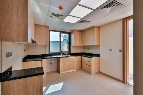 Villa in Khalifa City, Abu Dhabi, UAE 4 bedrooms, 316 sq.m. № 615606 - photo 3