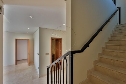 Villa in Khalifa City, Abu Dhabi, UAE 4 bedrooms, 316 sq.m. № 615606 - photo 9