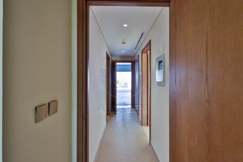 Villa in Khalifa City, Abu Dhabi, UAE 4 bedrooms, 316 sq.m. № 615606 - photo 4