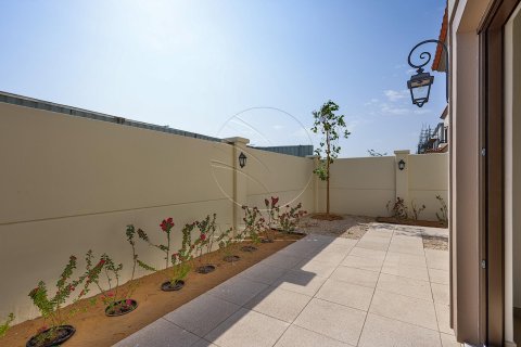 Villa in Khalifa City, Abu Dhabi, UAE 4 bedrooms, 316 sq.m. № 615606 - photo 2