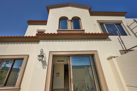 Villa in Khalifa City, Abu Dhabi, UAE 4 bedrooms, 316 sq.m. № 615606 - photo 1
