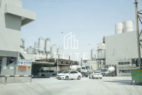 Fabrică de vânzare în Al Quoz, Dubai, EAU 8268 mp. №620276 - poză 1