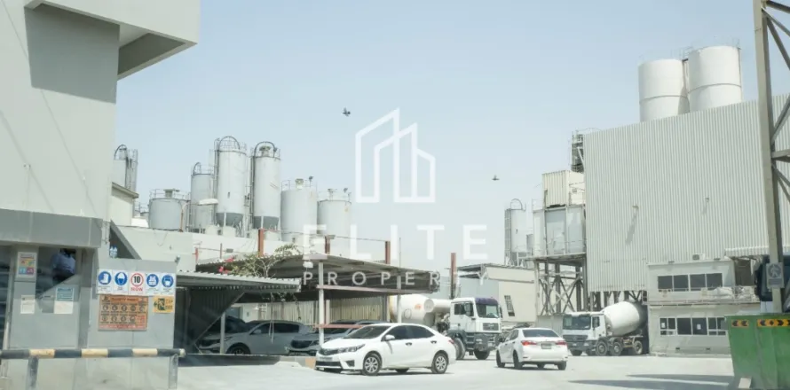 Fabrică în Al Quoz, Dubai, EAU 8268 mp.  №620276