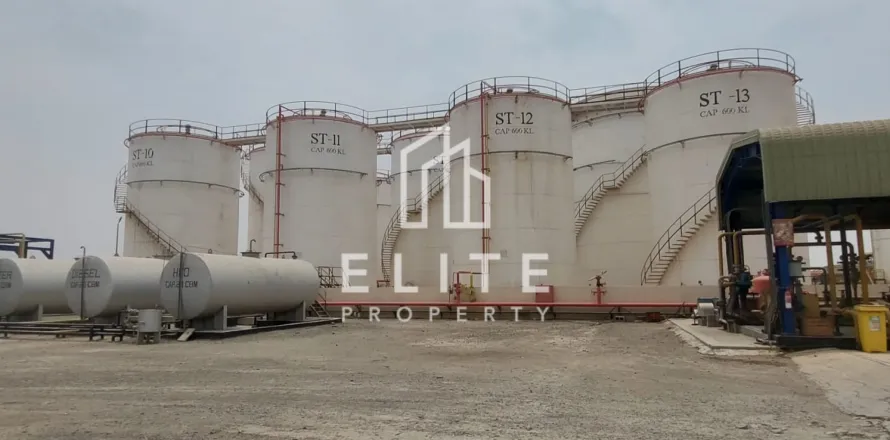 Виробниче приміщення в Hamriyah Free Zone, Шарджа, ОАЕ 2052м2 № 620275