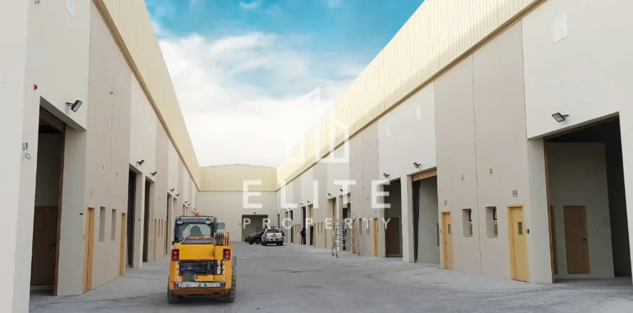 Magazinë në Dubai Investment Park, Emiratet e Bashkuara Arabe 4873 m2. № 620270