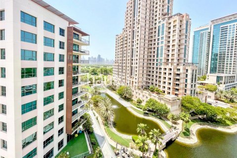 Apartment in The Views, Dubai, UAE 2 bedrooms, 136 sq.m. № 625739 - photo 1