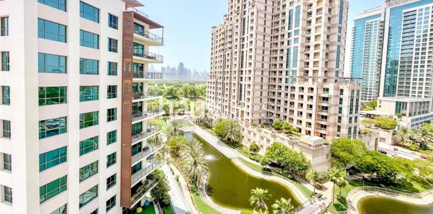 Apartment in The Views, Dubai, UAE 2 bedrooms, 136 sq.m. № 625739