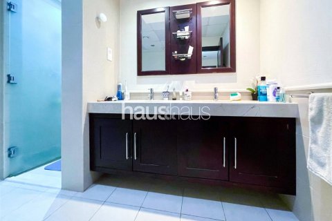 Apartment in The Views, Dubai, UAE 2 bedrooms, 136 sq.m. № 625739 - photo 12