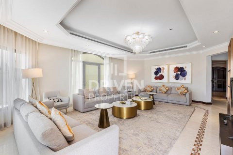 Vila di Palm Jumeirah, Dubai, UEA 4 kamar tidur, 465 m2 nomor 603503 - foto 1