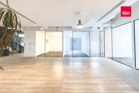 Business Bay, Dubai, UAE의 판매용 사무실 3656.2제곱미터 번호 577903 - 사진 17