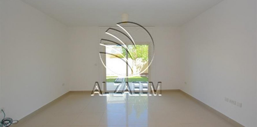 Vilë në Al Reef, Abu Dhabi, Emiratet e Bashkuara Arabe 2 dhoma gjumi, 117 m2. № 615300