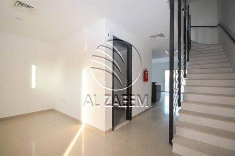 Vilë në Al Reef, Abu Dhabi, Emiratet e Bashkuara Arabe 2 dhoma gjumi, 117 m2. № 615300 - Foto 3