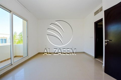 Vilë në Al Reef, Abu Dhabi, Emiratet e Bashkuara Arabe 2 dhoma gjumi, 117 m2. № 615300 - Foto 10