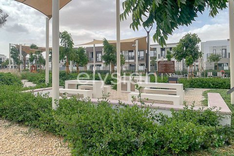 Townhouse in Dubai South (Dubai World Central), Dubai, UAE 3 bedrooms, 144 sq.m. № 586067 - photo 10