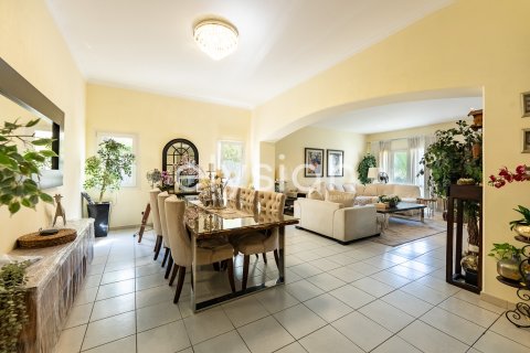 Vila u Meadows, Dubai, UAE 4 spavaćih soba, 386 m2 Br. 586073 - fotografija 3