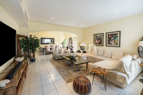 Vila u Meadows, Dubai, UAE 4 spavaćih soba, 386 m2 Br. 586073 - fotografija 2