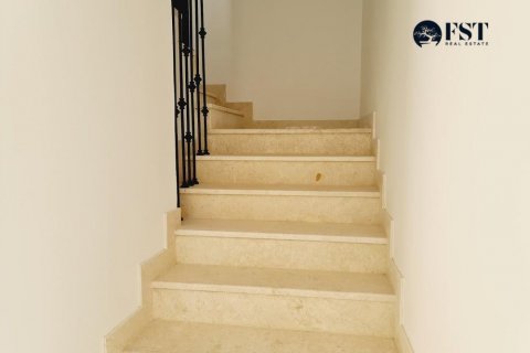 Řadový dům v Dubai Land, SAE 3 ložnice, 260.3 m² Č.: 551003 - fotografie 17