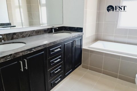 Řadový dům v Dubai Land, SAE 3 ložnice, 260.3 m² Č.: 551003 - fotografie 14