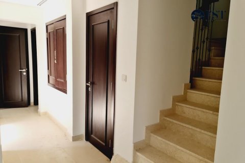 Řadový dům v Dubai Land, SAE 3 ložnice, 260.3 m² Č.: 551003 - fotografie 16