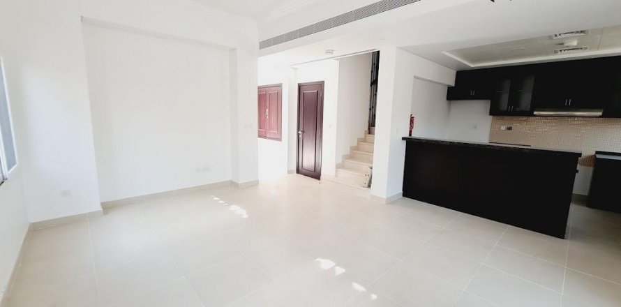 Řadový dům v Dubai Land, SAE 3 ložnice, 260.3 m² Č.: 551003