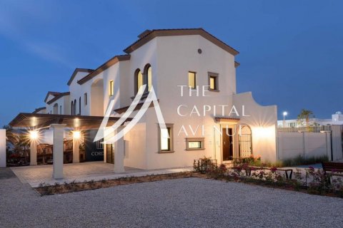 Villa in Khalifa City, Abu Dhabi, UAE 5 bedrooms, 427 sq.m. № 604765 - photo 2