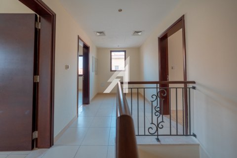 Villa in Dubai, UAE 4 bedrooms, 264 sq.m. № 623811 - photo 22