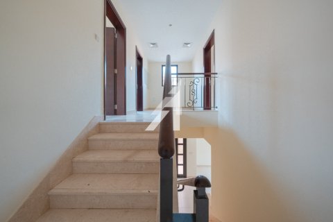 Villa in Dubai, UAE 4 bedrooms, 264 sq.m. № 623811 - photo 13