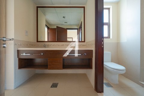 Villa in Dubai, UAE 4 bedrooms, 264 sq.m. № 623811 - photo 24